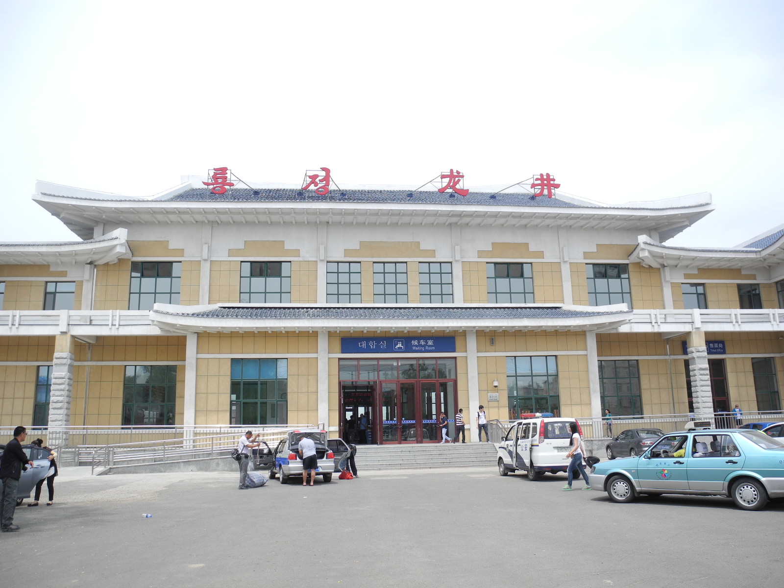 龙井站(中国站名)