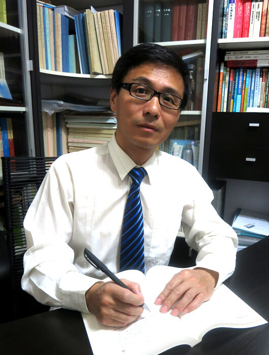 张斌(东华大学教授)