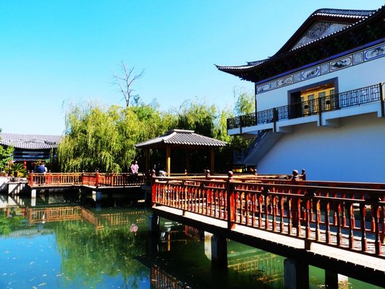 银都水乡新华村