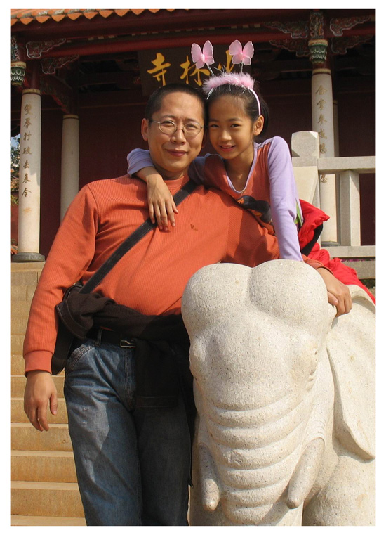 可可和女儿陈婧在南少林寺 可可和女儿陈婧在南少林寺