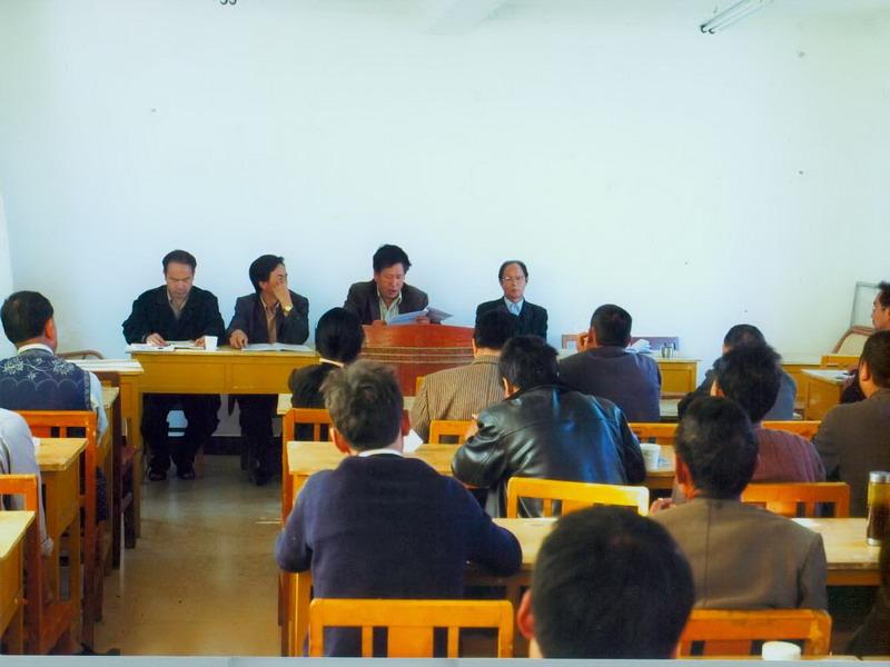 党员学习和开会的场景 党员学习和开会的场景