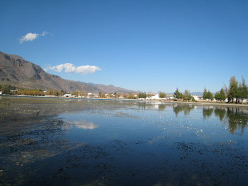 云南旅游新景点·云南旅游小镇丛书·鹤庆新华村