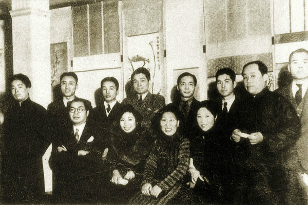 上海美专教师合影照片